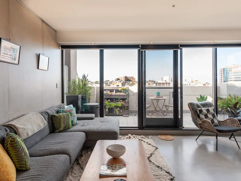 Warehouse Apartment with Panoramic City Views - Pool, Gym & Sauna