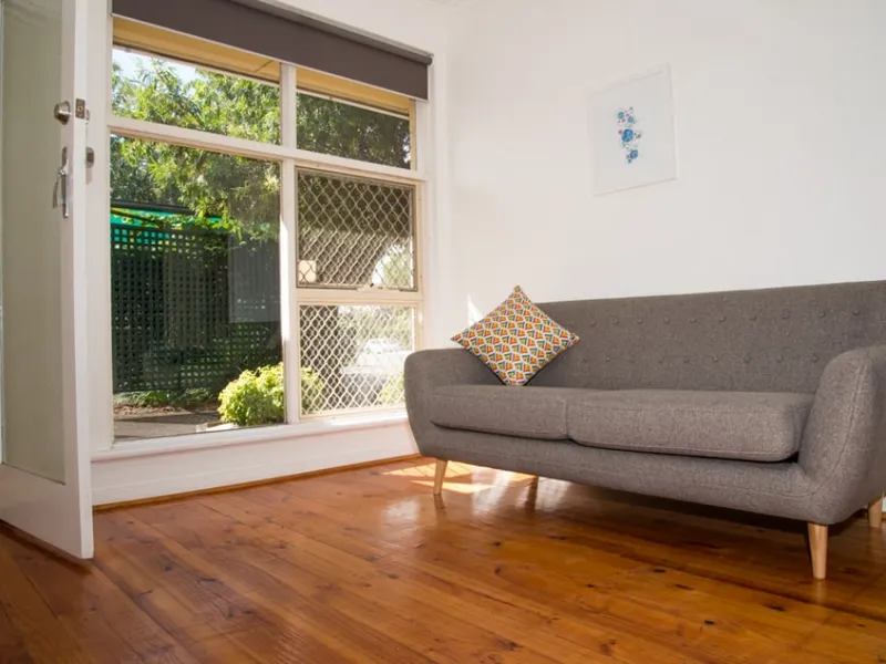 Live in OR become a host: 1-bedroom, 1-bathroom, 1-off street parking space in Ovingham (negotiable)