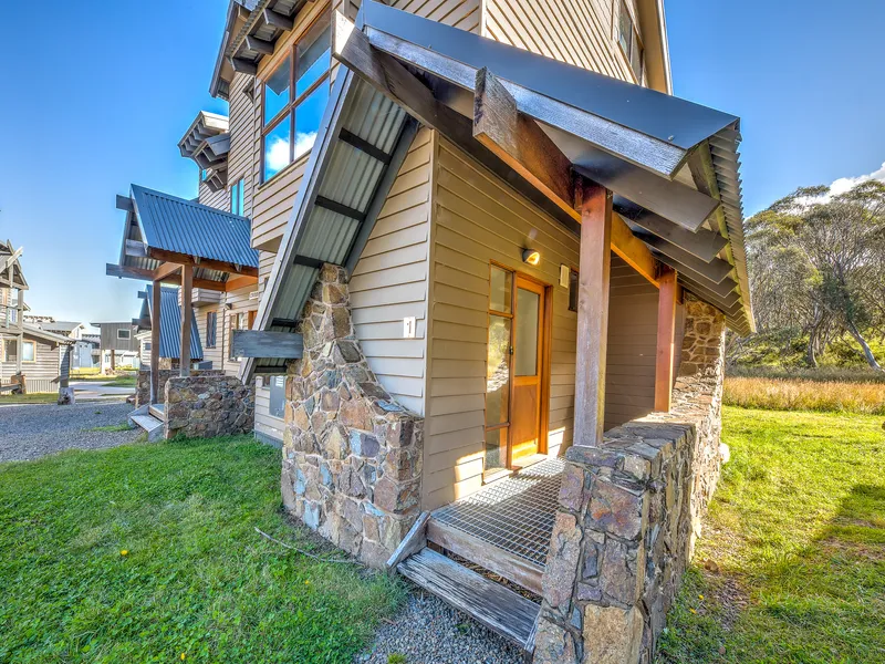 Modern 3 Bedroom Townhouse Overlooking the National Park