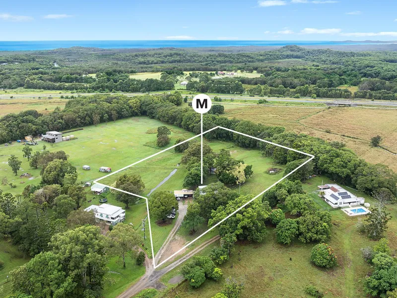 Stylishly renovated home on idyllic Broadwater acreage