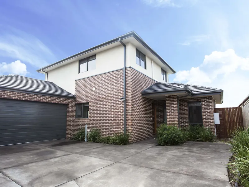 Near New luxury 3 bedroom Townhouse $630 PW