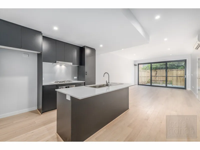STUNNING ULTRA MODERN TOWNHOUSE OFFERING SO MUCH VALUE