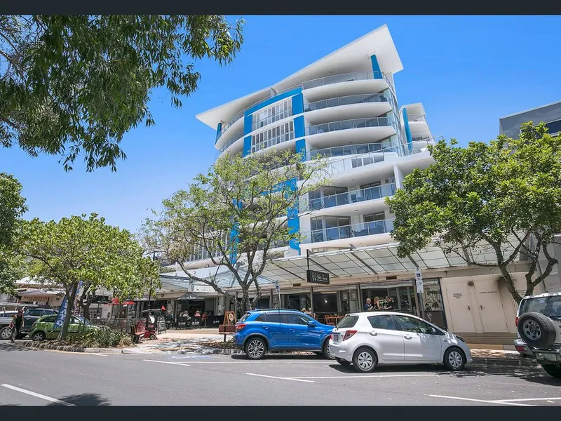 A LUXURY RESIDENCE BY THE OCEAN OR A POSITIVELY GEARED INVESTMENT OR BOTH !!!