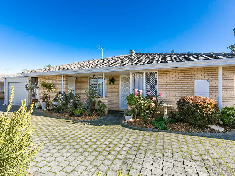 IMMACULATE LIVING IN A GREAT LOCATION!