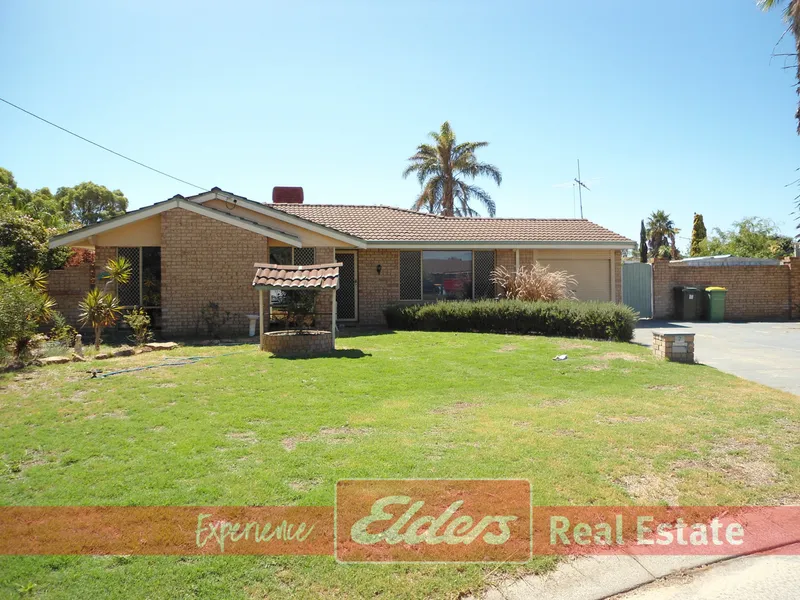 EASY LIVING IN CUL DE SAC LOCATION!