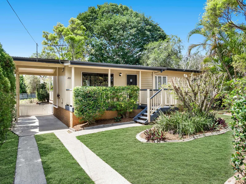 Large land offering, ready to move in!