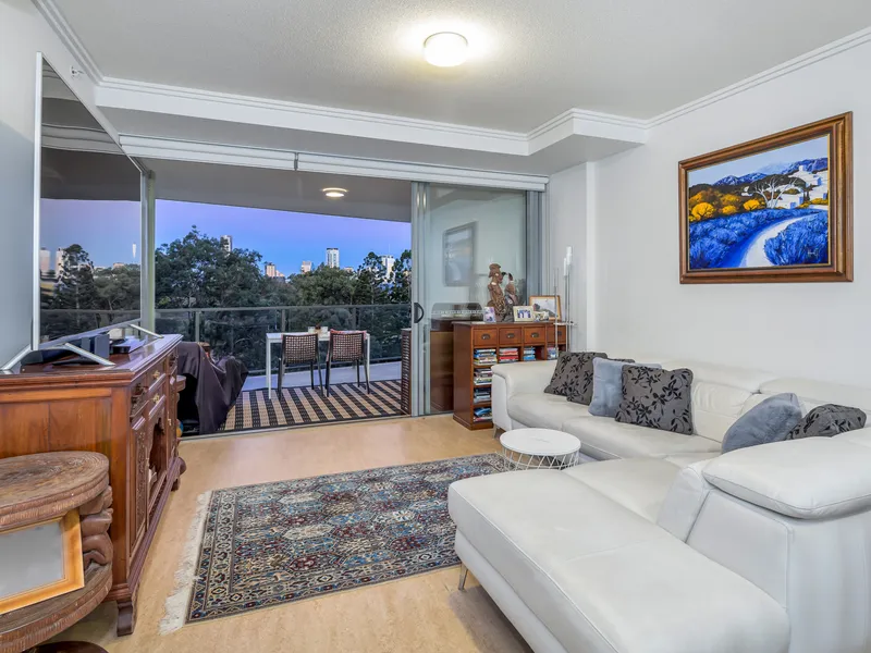 Elegant, Breathtaking Views, Urban Living at its Finest!