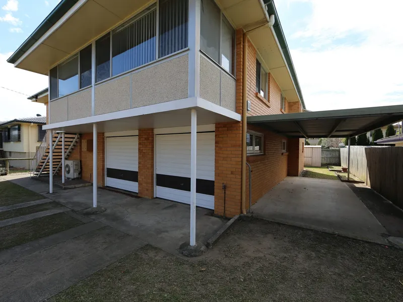 Enjoy the 4 bedroom house in Mansfield state high school catchment