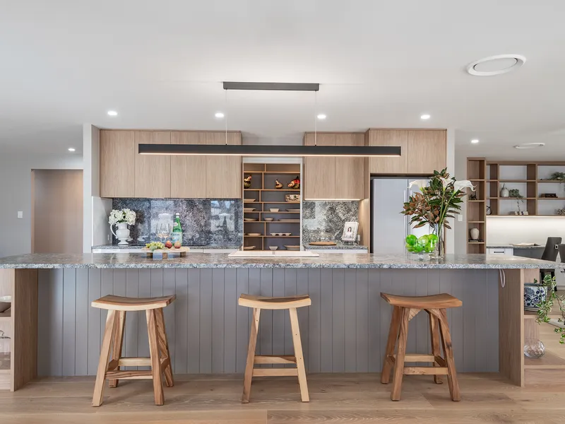 Sophisticated entertainer in prestige location