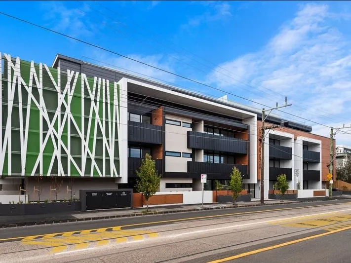 Furnished 2 Bedroom + Parking + Storage in Prime Location