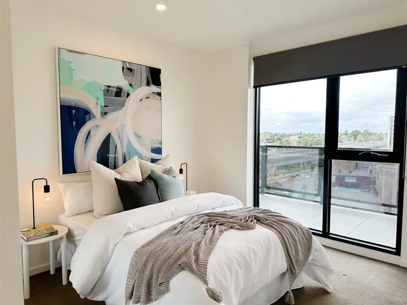 Beautiful Colonial Home on Desirable Street in Carnegie!