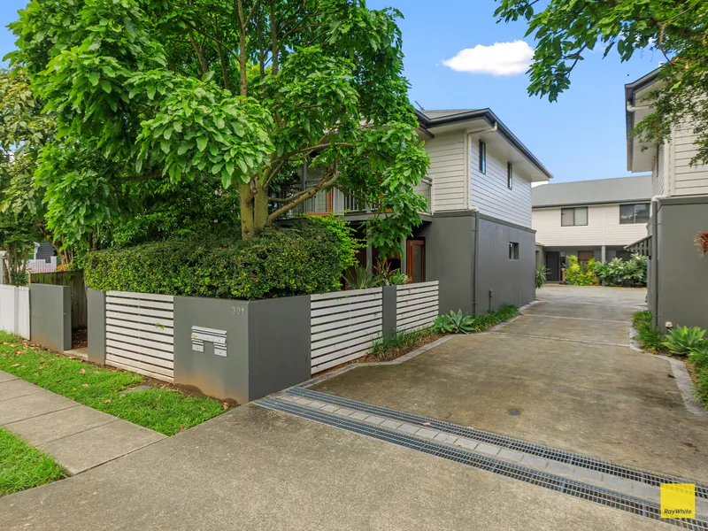 Contemporary Townhouse In A Great Location!