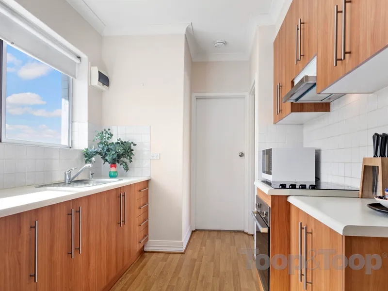 Easy access to the city and walking distance to shops