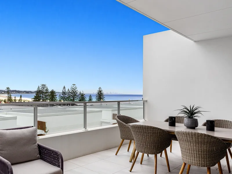 Modern House-Size Villa with Stunning Ocean Outlook on Kirra Hill 