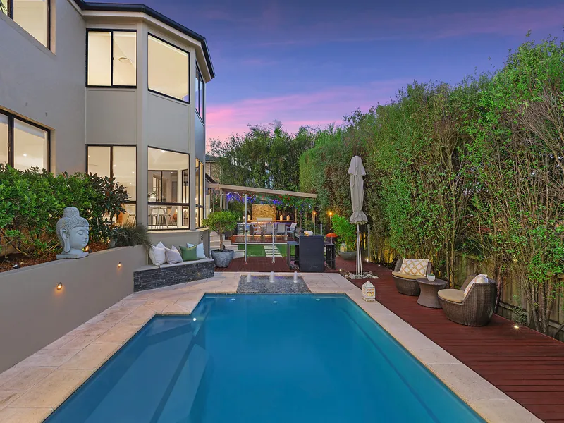 Deluxe family entertainer of grand proportions