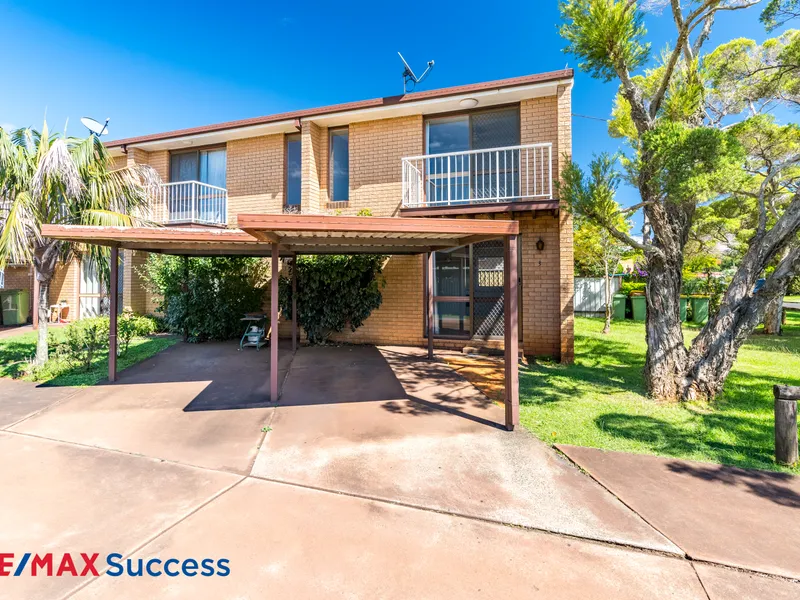 Renovated Townhouse In Great Location!