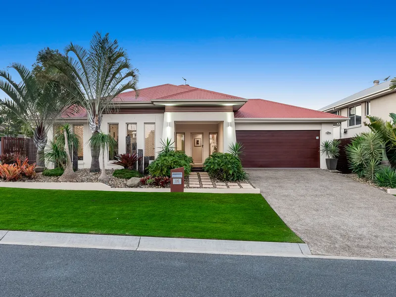 Large Elite Lowset in Sought After Fairway Chase