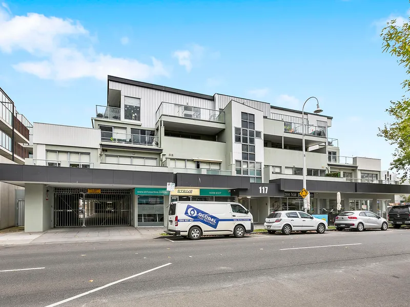 Spacious One Bedroom Plus Study in the Heart of Altona