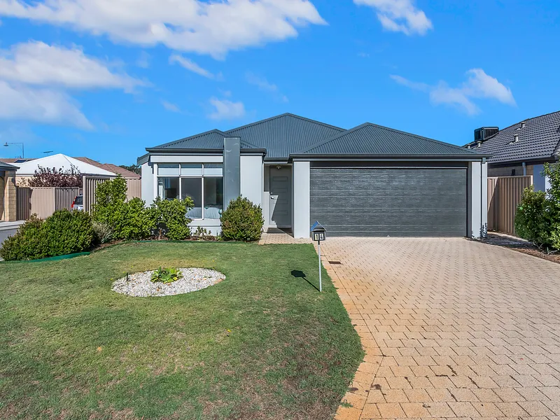 SOUGHT AFTER, MODERN PARKLAND HEIGHTS HOME!