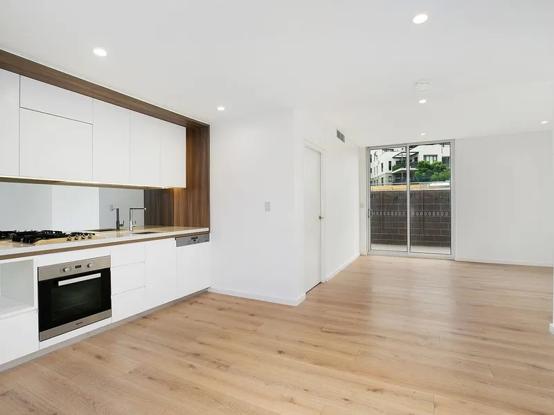 Executive 1 Bedroom Apartment - Waters Edge Contemporary Living