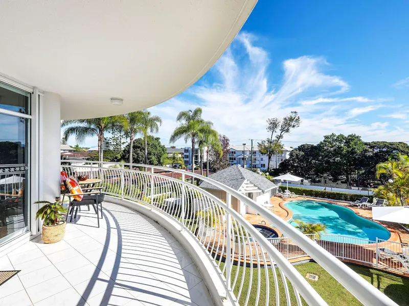 FANTASTIC, FULLY RENOVATED ATRIUM RESORT APARTMENT