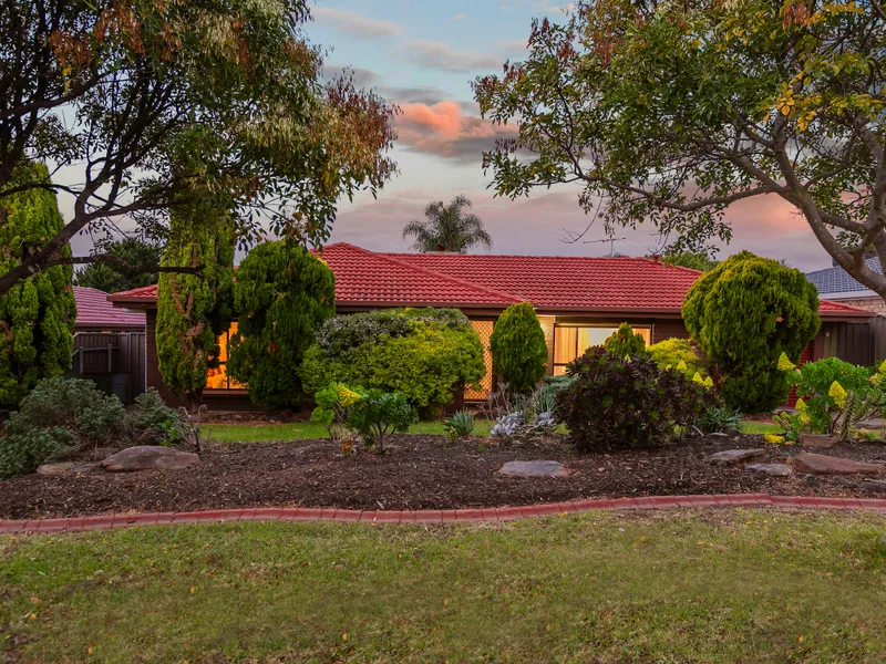 Family Home In Quiet Cul-De-Sac Locale With Large Shed