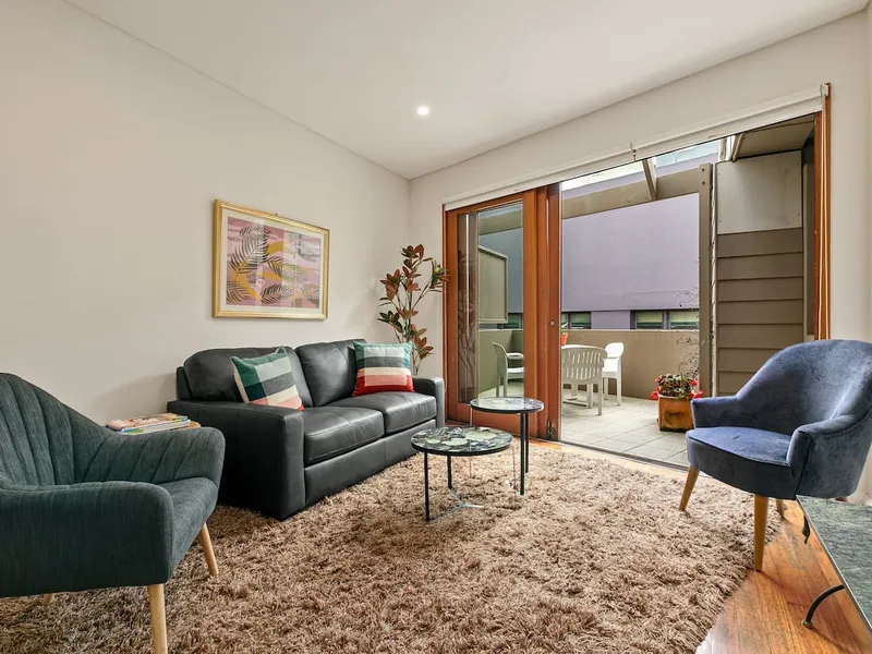 NEW-YORK LOFT STYLE LIVING, MOMENTS TO COSMOPOLITAN CENTRAL SURRY HILLS