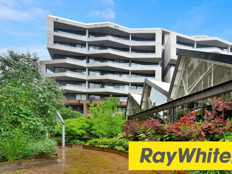 WALKING DISTANCE TO TRAIN/BUS STATIONS AND SHOPS