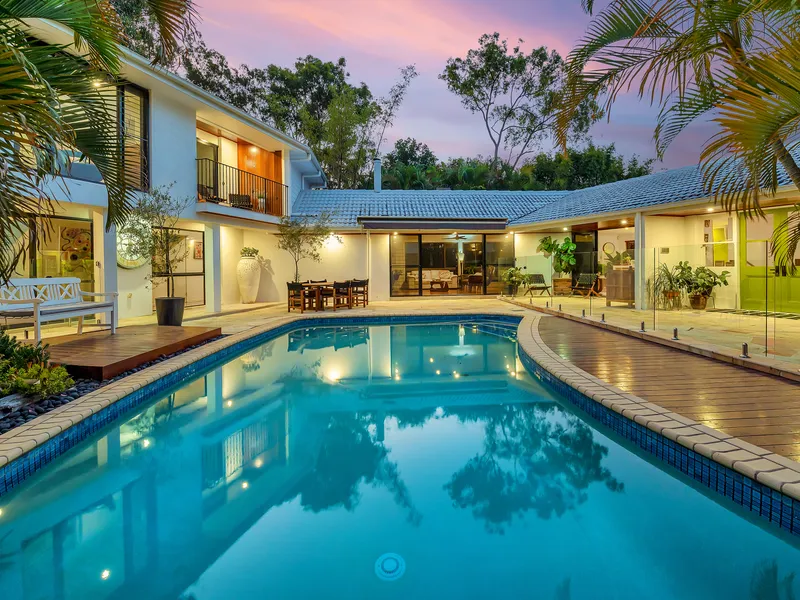 YOUR VERY OWN ESCAPE FROM THE WORLD, YET STILL OFFERING CENTRAL & CONVENIENT INNER-CITY LIVING ... HIGHLY-SOUGHT LOCATION