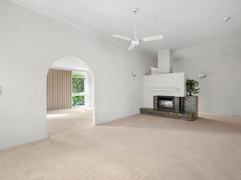 Pristinely Preserved 1970's Beauty - Belmont High School Zone