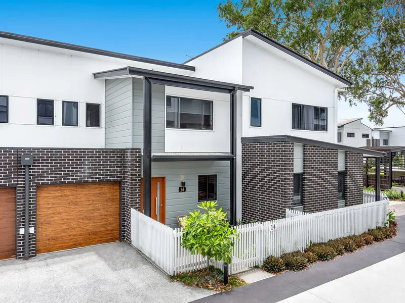 BRAND NEW EXECUTIVE TOWN HOME IN BOUTIQUE COMMUNITY