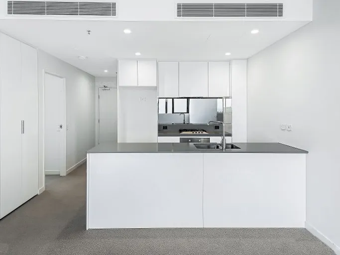 Luxurious & Spacious 2 bedroom high rise tower
