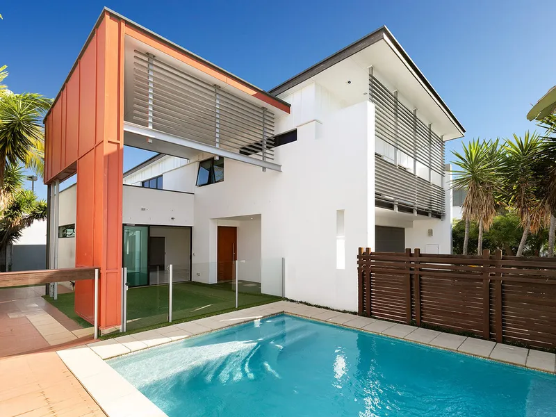 BEAUTIFUL 4Bed Plus Study FAMILY HOME IN SOUGHT AFTER SUBURB OF BULIMBA