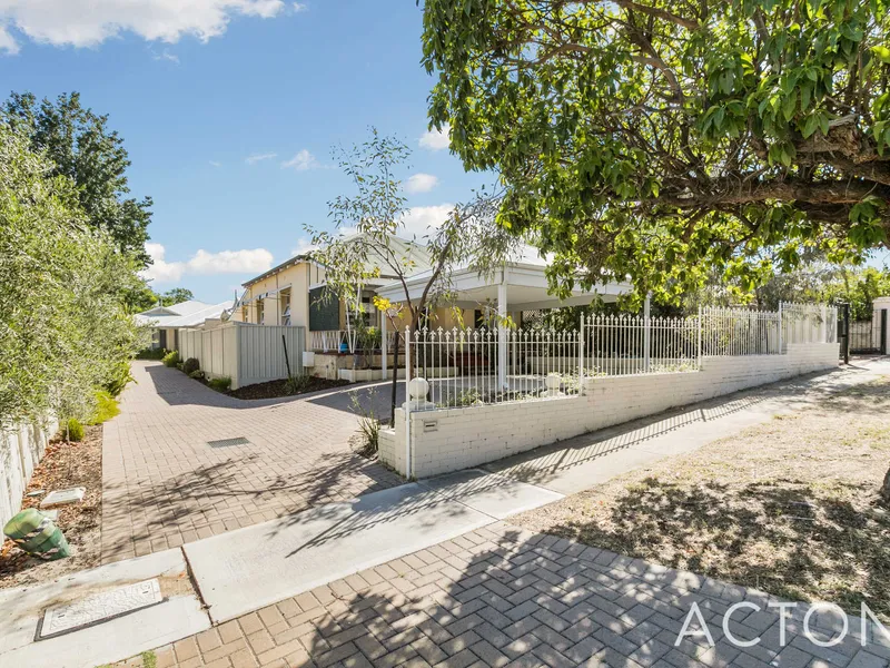 SOUGHT-AFTER MELTHAM PRECINCT 