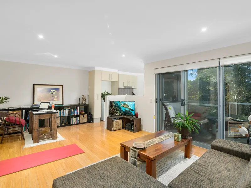 Immaculate Unit in Prime Location!