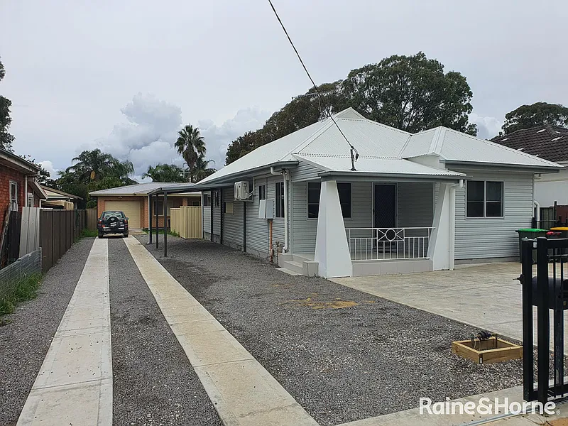 RENOVATED HOUSE IN THE HEART OF INGLEBURN