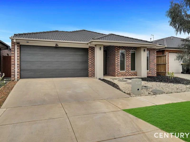 Century 21 Paramount Realtors proudly presents to you this beautiful home located in Weir Views.