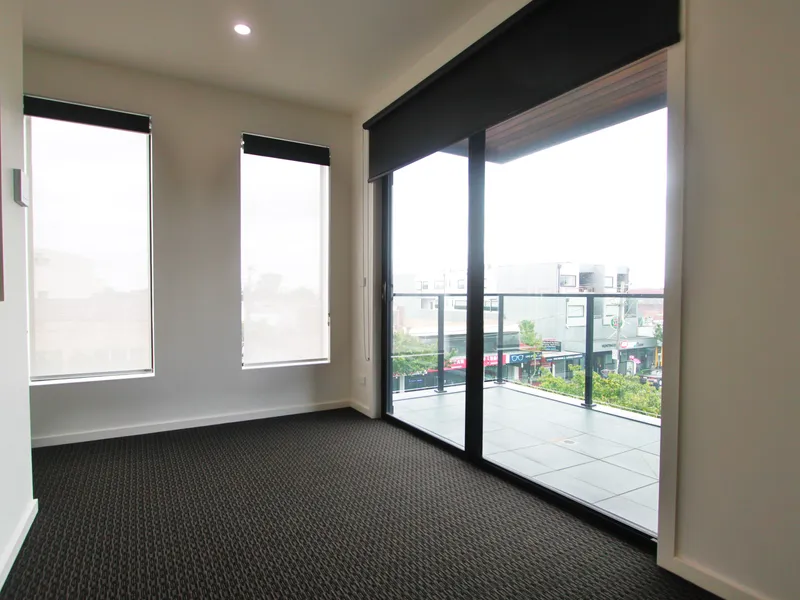 Brand new two storey apartment next to Huntingdale Station/shops