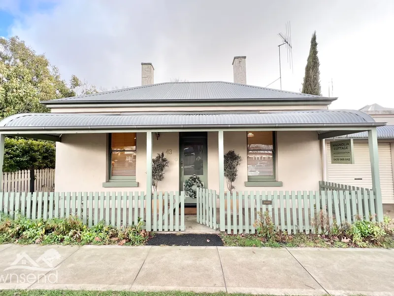 Cosy CBD Cottage - Fully Furnished & Serviced