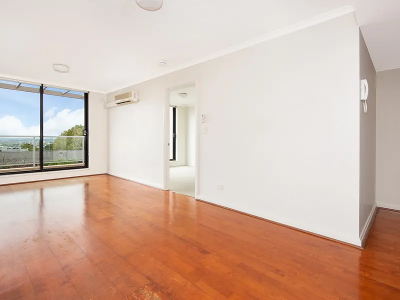 BRIGHT ONE BEDROOM UNIT!