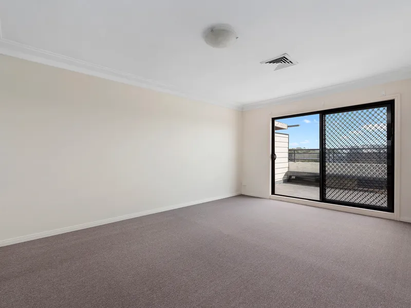 SPACIOUS 2 BEDROOM APARTMENT IN REDFERN