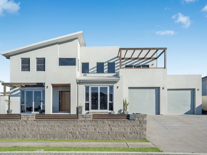 Modern home in a sort after location of Abbotsbury
