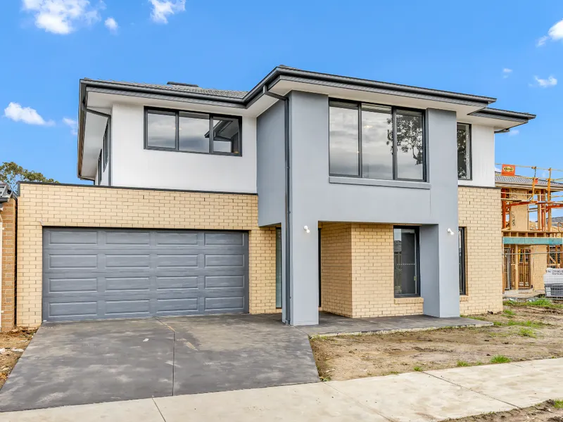 5 Bedrooms, 3 Bathrooms, and 2 Car Spaces AVAILABLE NOW