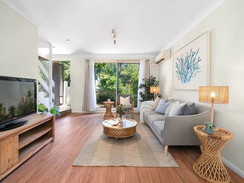 Sun-drenched townhouse in convenient Marsfield pocket