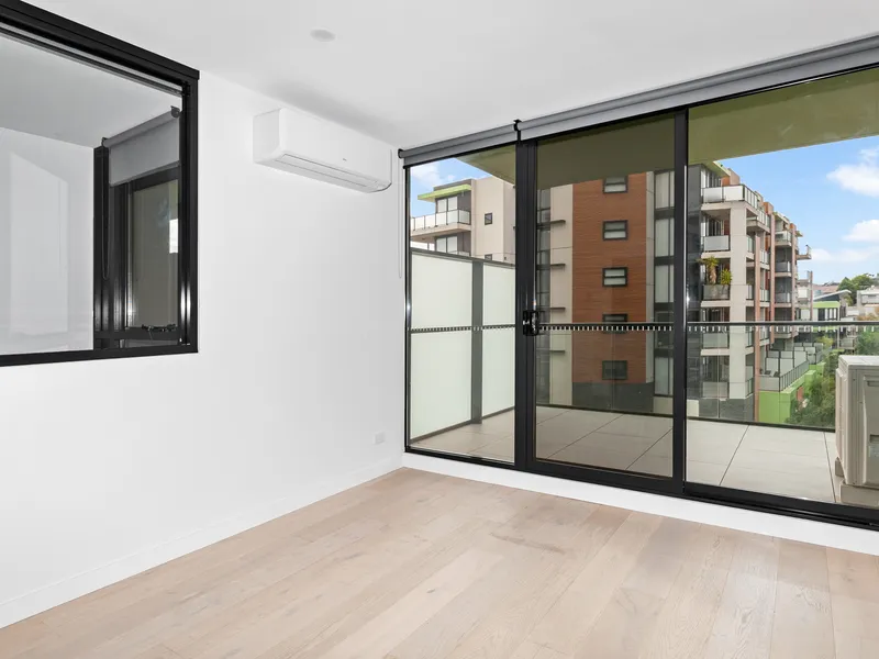 SPACIOUS 1 BEDROOM EAST FACING APARTMENT WITH NATURAL LIGHT