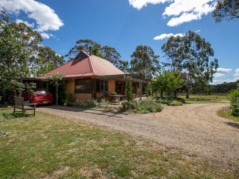 Rammed Earth Cottage with Art Studio & Potential Air BNB Accommodation