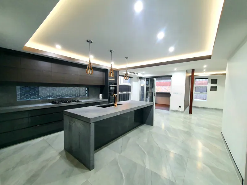 Luxurious 6 Bedroom Family Home