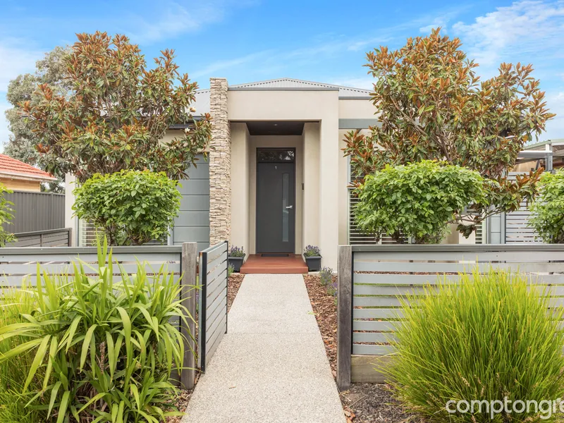 Super Stylish, Single-level Garden Sanctuary