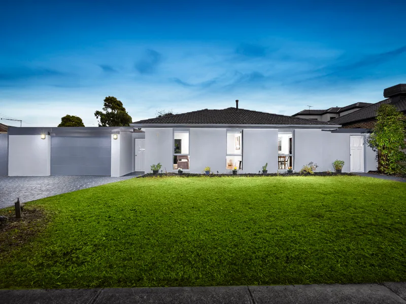 Prime Opportunity in Craigieburn: Turnkey Residence with Versatile Potential