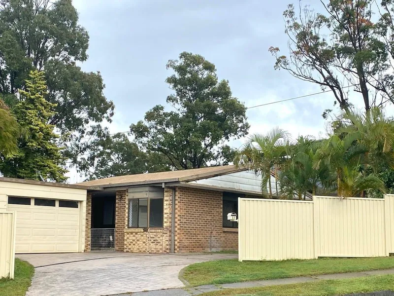 Beautiful spacious unfurnished home with backyard!